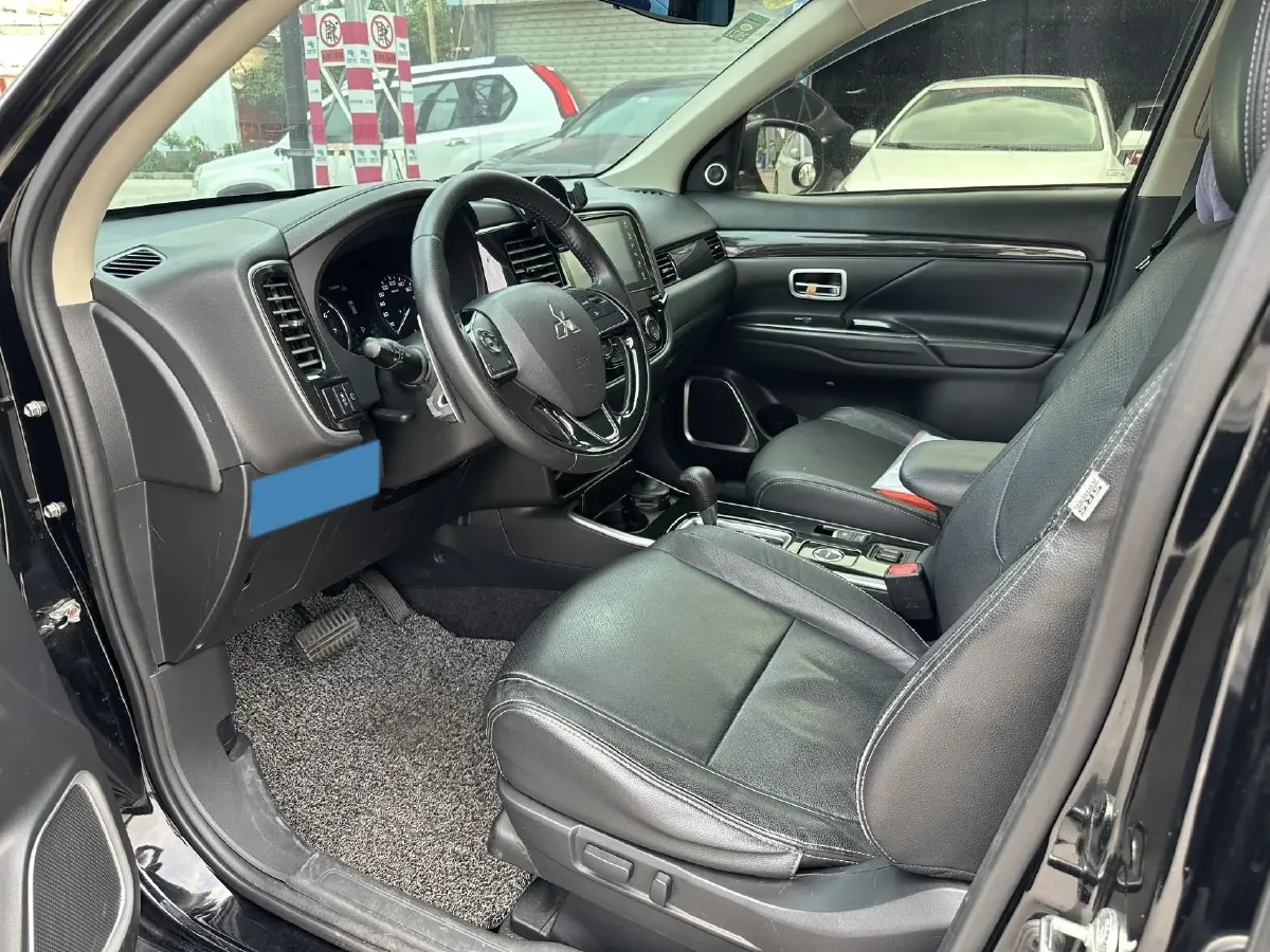 2018 Mitsubishi Outlander 2.4L 192HP L4 CVT,autocango,china used car exporter,china ev exporter,chinese used car exporter,chinese used ev exporter