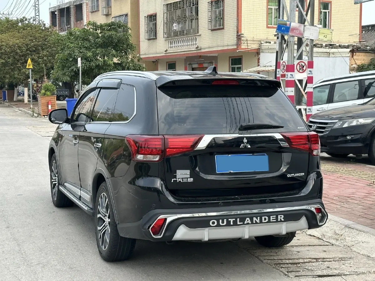 2018 Mitsubishi Outlander 2.4L 192HP L4 CVT,autocango,china used car exporter,china ev exporter,chinese used car exporter,chinese used ev exporter