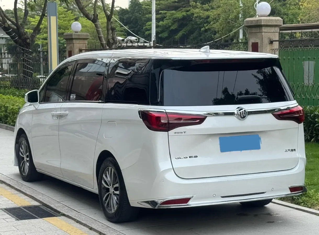 2022 Buick GL8 2.0T 237HP L4 9AT,autocango,china used car exporter,china ev exporter,chinese used car exporter,chinese used ev exporter