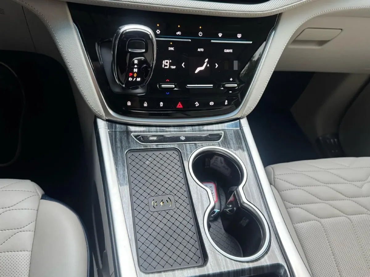 2022 Buick GL8 2.0T 237HP L4 9AT,autocango,china used car exporter,china ev exporter,chinese used car exporter,chinese used ev exporter