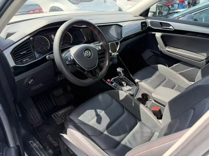 2019 MINI CLUBMAN 1.5T 102HP L3 6AT,autocango,china used car exporter,china ev exporter,chinese used car exporter,chinese used ev exporter