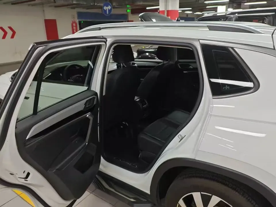 2019 MINI CLUBMAN 1.5T 102HP L3 6AT,autocango,china used car exporter,china ev exporter,chinese used car exporter,chinese used ev exporter