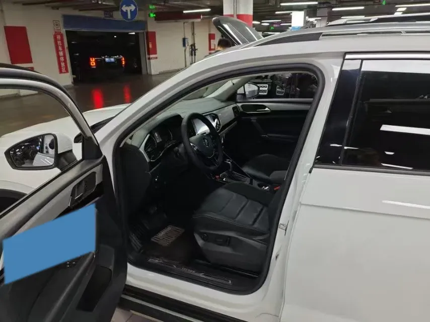 2019 MINI CLUBMAN 1.5T 102HP L3 6AT,autocango,china used car exporter,china ev exporter,chinese used car exporter,chinese used ev exporter