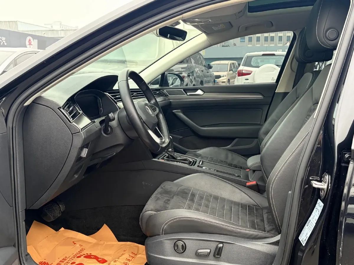 2020 Volkswagen Magotan 2.0T 186HP L4 7DCT,autocango,china used car exporter,china ev exporter,chinese used car exporter,chinese used ev exporter