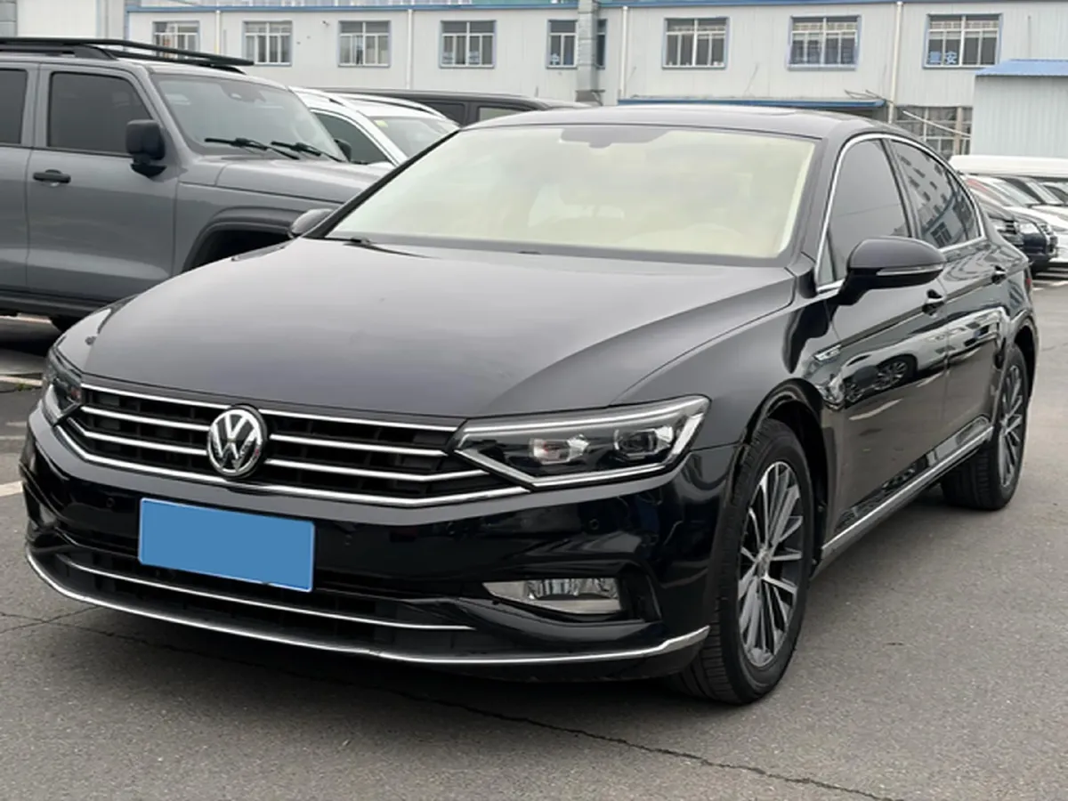 2020 Volkswagen Magotan 2.0T 186HP L4 7DCT,autocango,china used car exporter,china ev exporter,chinese used car exporter,chinese used ev exporter