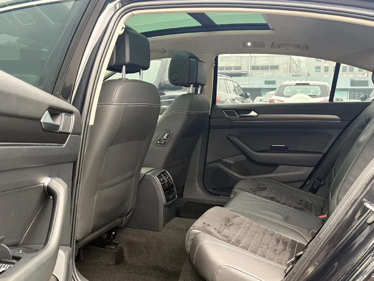 2020 Volkswagen Magotan 2.0T 186HP L4 7DCT,autocango,china used car exporter,china ev exporter,chinese used car exporter,chinese used ev exporter