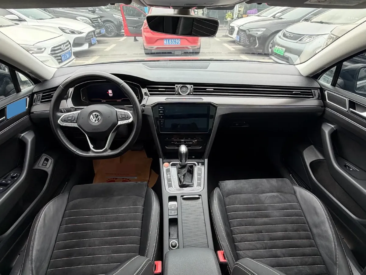 2020 Volkswagen Magotan 2.0T 186HP L4 7DCT,autocango,china used car exporter,china ev exporter,chinese used car exporter,chinese used ev exporter