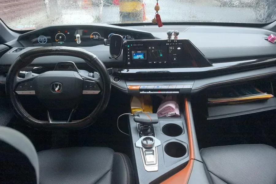 2023 ChangAn UNI-V 1.5T 188HP L4 7DCT,autocango,china used car exporter,china ev exporter,chinese used car exporter,chinese used ev exporter