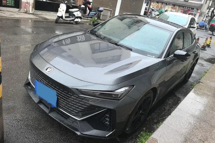 2023 ChangAn UNI-V 1.5T 188HP L4 7DCT,autocango,china used car exporter,china ev exporter,chinese used car exporter,chinese used ev exporter