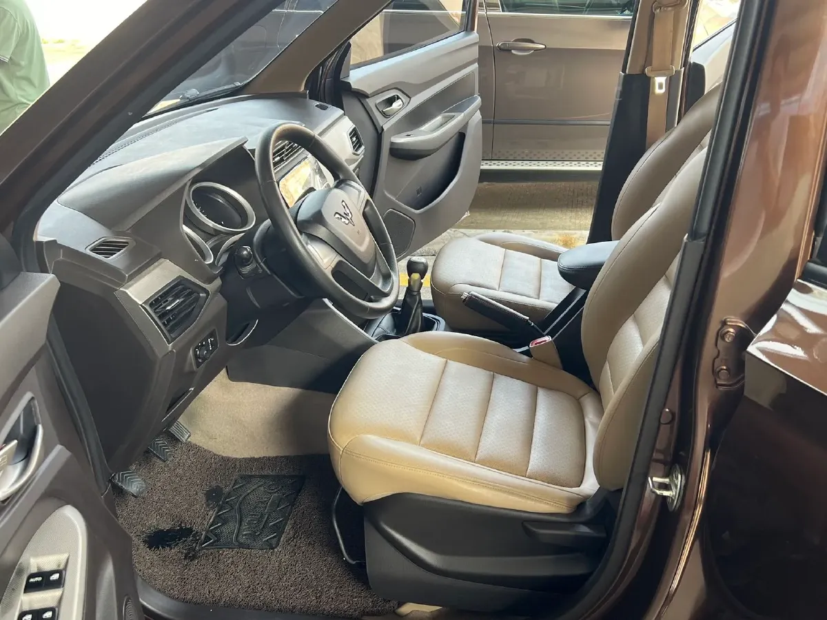 2018 WuLing HongGuang 1.5L 105HP L4 5MT,autocango,china used car exporter,china ev exporter,chinese used car exporter,chinese used ev exporter