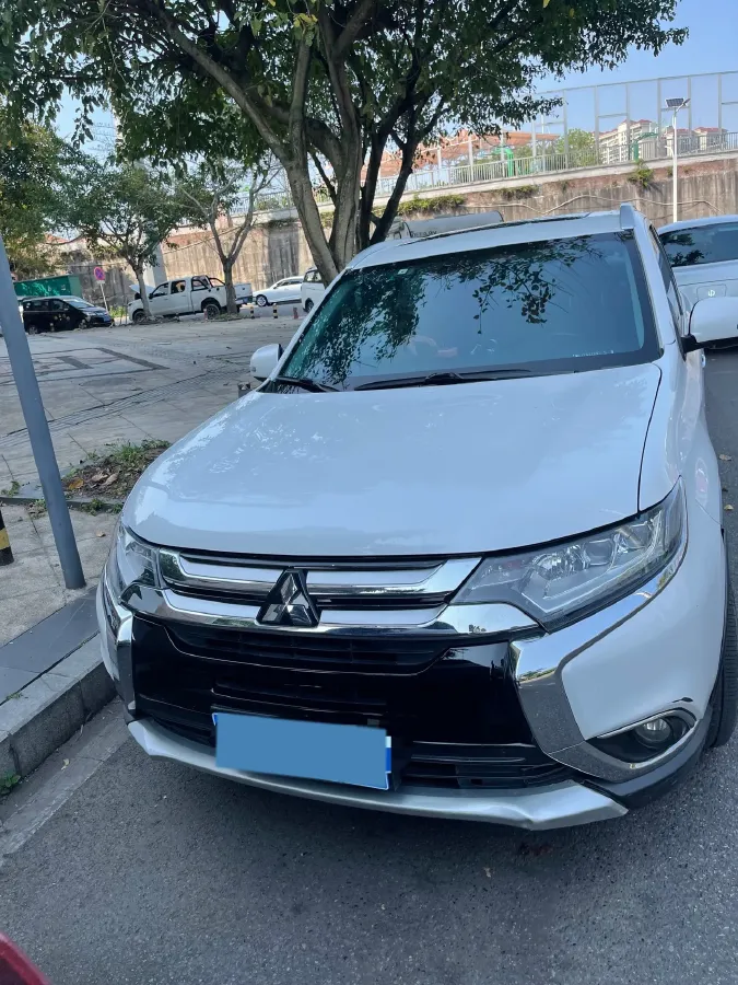 2018 Mitsubishi Outlander 2.4L 192HP L4 CVT,autocango,china used car exporter,china ev exporter,chinese used car exporter,chinese used ev exporter