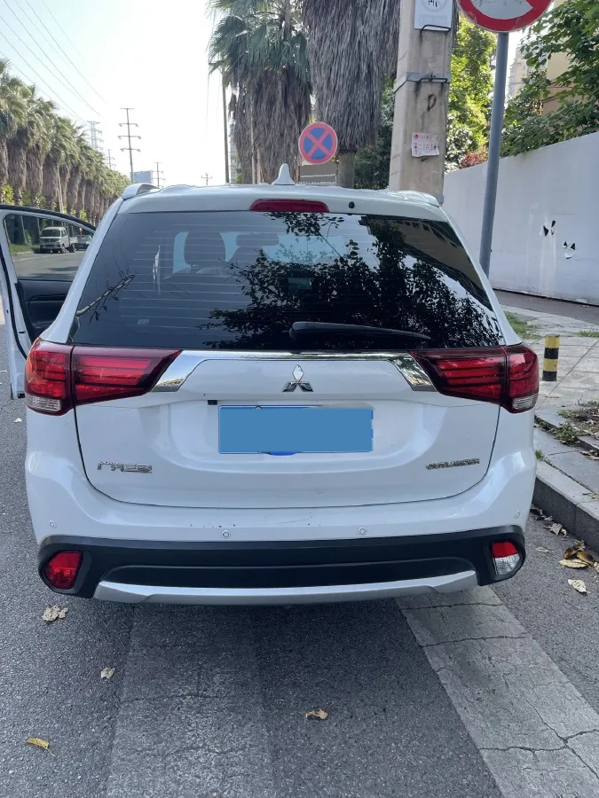 2018 Mitsubishi Outlander 2.4L 192HP L4 CVT,autocango,china used car exporter,china ev exporter,chinese used car exporter,chinese used ev exporter