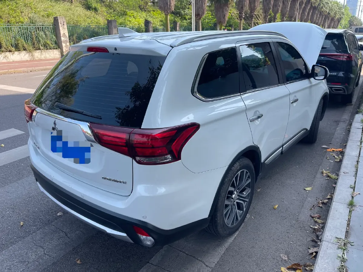 2018 Mitsubishi Outlander 2.4L 192HP L4 CVT,autocango,china used car exporter,china ev exporter,chinese used car exporter,chinese used ev exporter