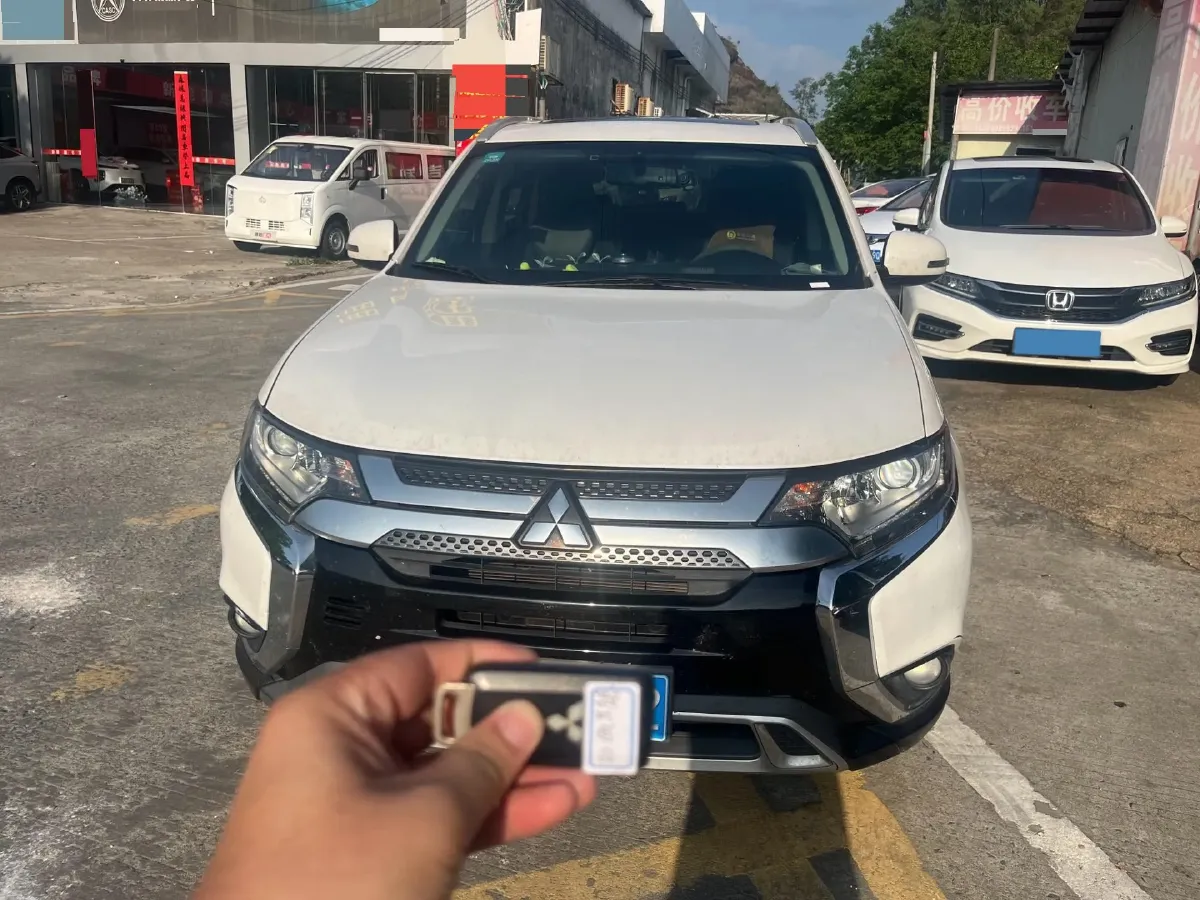 2019 Mitsubishi Outlander 2.0L 166HP L4 CVT,autocango,china used car exporter,china ev exporter,chinese used car exporter,chinese used ev exporter