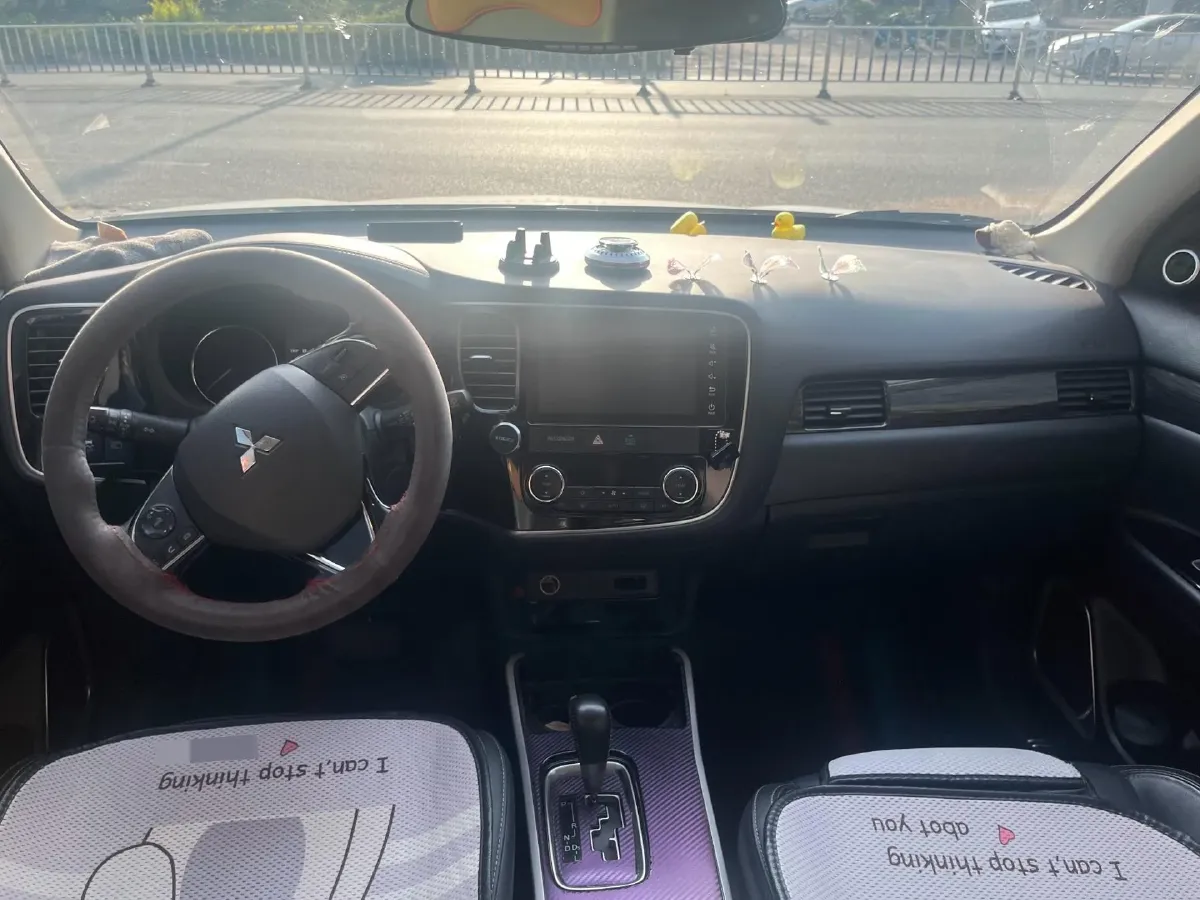 2019 Mitsubishi Outlander 2.0L 166HP L4 CVT,autocango,china used car exporter,china ev exporter,chinese used car exporter,chinese used ev exporter