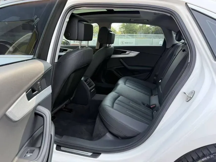 2020 Audi A4L 2.0T 190HP L4 7DCT,autocango,china used car exporter,china ev exporter,chinese used car exporter,chinese used ev exporter