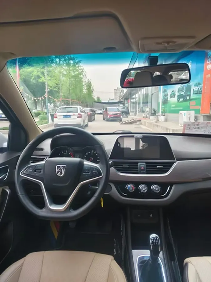 2017 BaoJun 310W 1.5L 112HP L4 6MT,autocango,china used car exporter,china ev exporter,chinese used car exporter,chinese used ev exporter