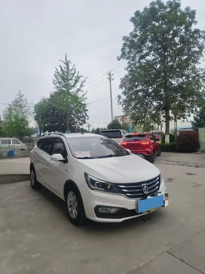 2017 BaoJun 310W 1.5L 112HP L4 6MT,autocango,china used car exporter,china ev exporter,chinese used car exporter,chinese used ev exporter