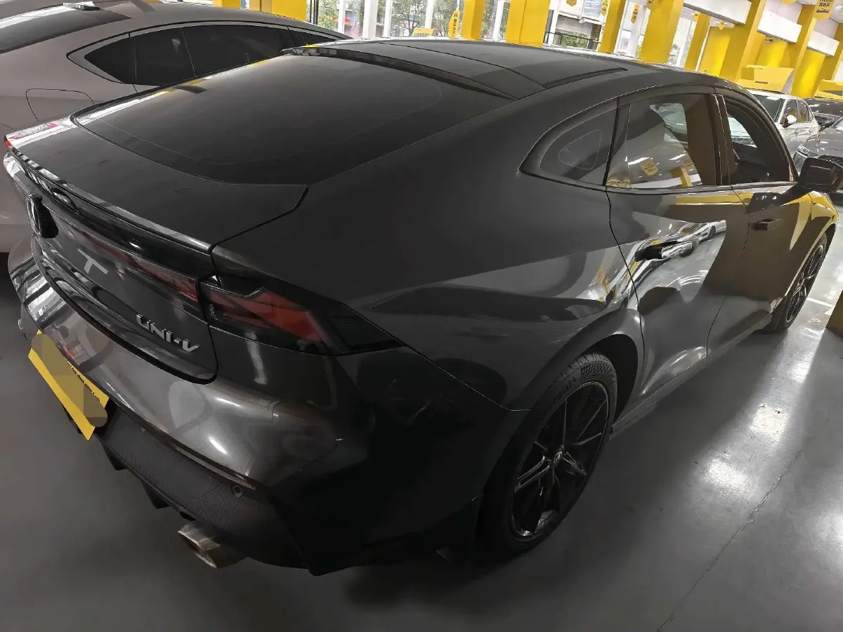 2022 ChangAn UNI-V 1.5T 188HP L4 7DCT,autocango,china used car exporter,china ev exporter,chinese used car exporter,chinese used ev exporter