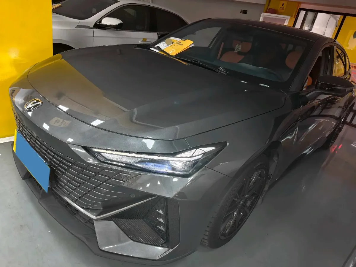 2022 ChangAn UNI-V 1.5T 188HP L4 7DCT,autocango,china used car exporter,china ev exporter,chinese used car exporter,chinese used ev exporter