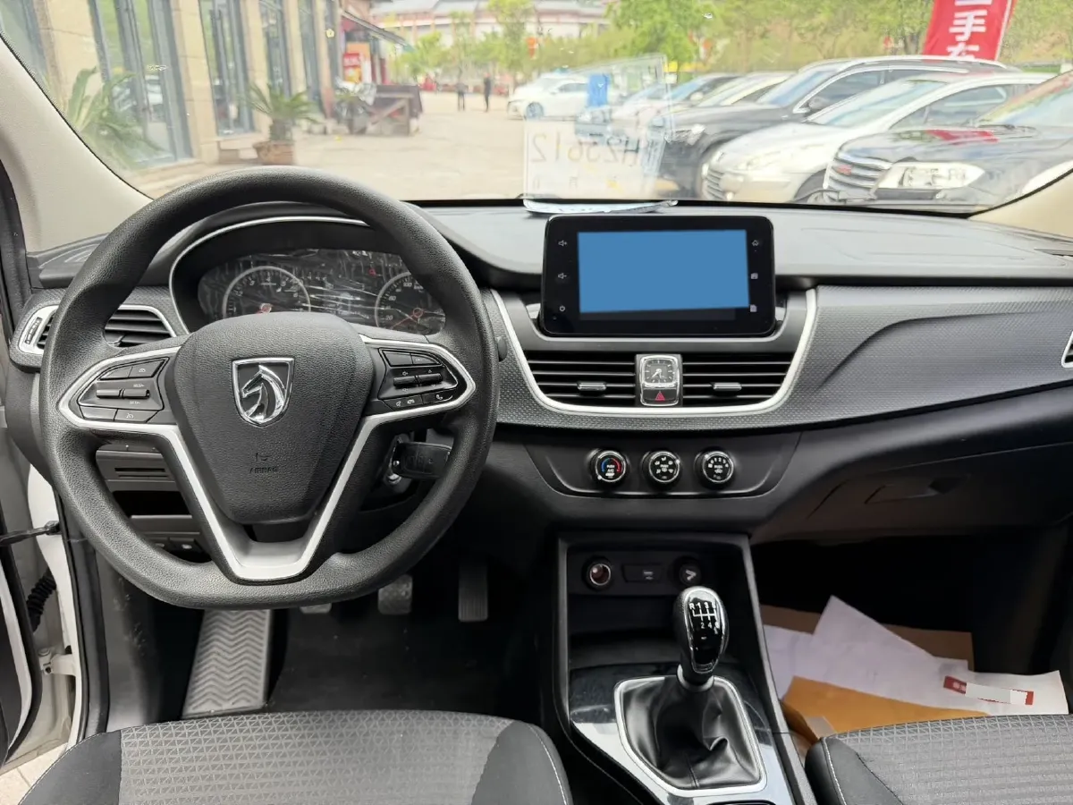 2019 BaoJun 730 1.5L 105HP L4 6MT,autocango,china used car exporter,china ev exporter,chinese used car exporter,chinese used ev exporter