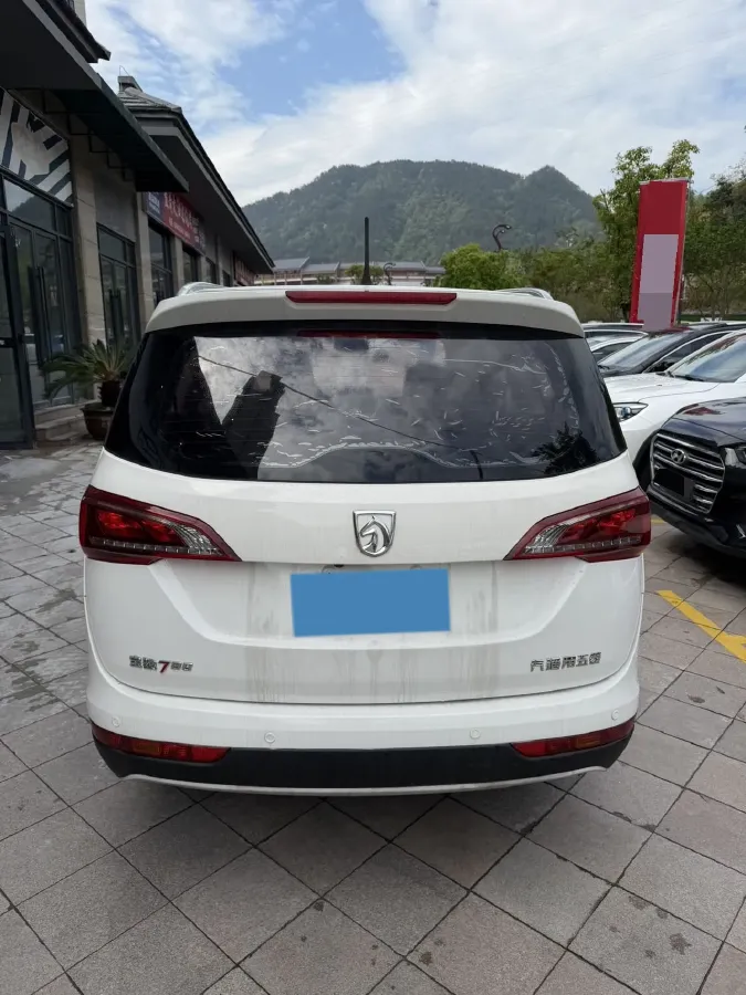 2019 BaoJun 730 1.5L 105HP L4 6MT,autocango,china used car exporter,china ev exporter,chinese used car exporter,chinese used ev exporter