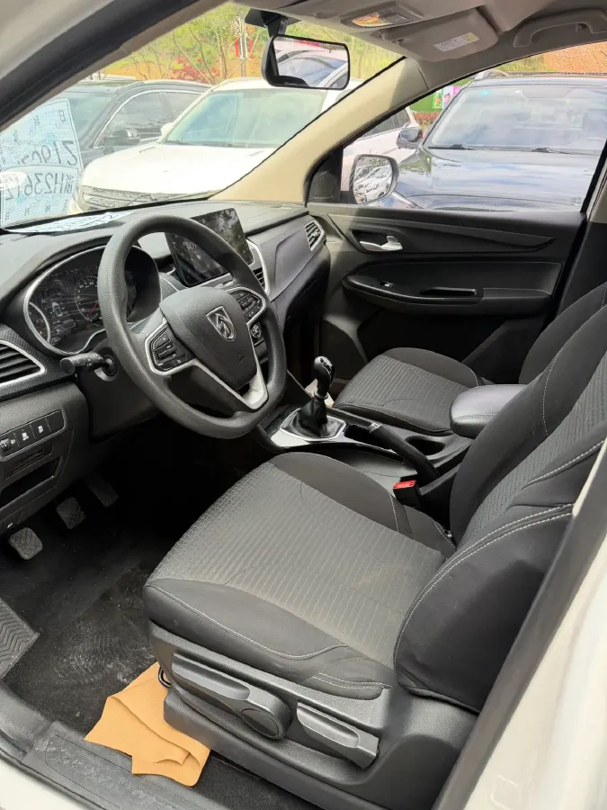 2019 BaoJun 730 1.5L 105HP L4 6MT,autocango,china used car exporter,china ev exporter,chinese used car exporter,chinese used ev exporter