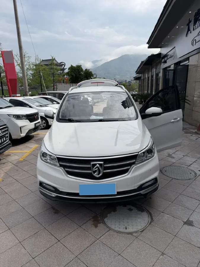 2019 BaoJun 730 1.5L 105HP L4 6MT,autocango,china used car exporter,china ev exporter,chinese used car exporter,chinese used ev exporter