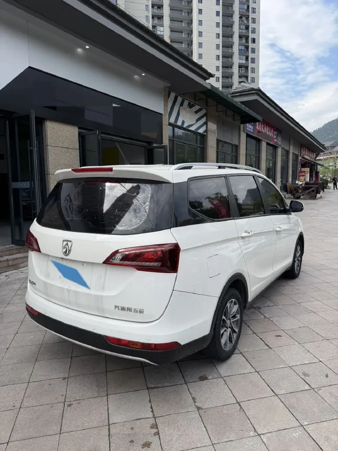 2019 BaoJun 730 1.5L 105HP L4 6MT,autocango,china used car exporter,china ev exporter,chinese used car exporter,chinese used ev exporter