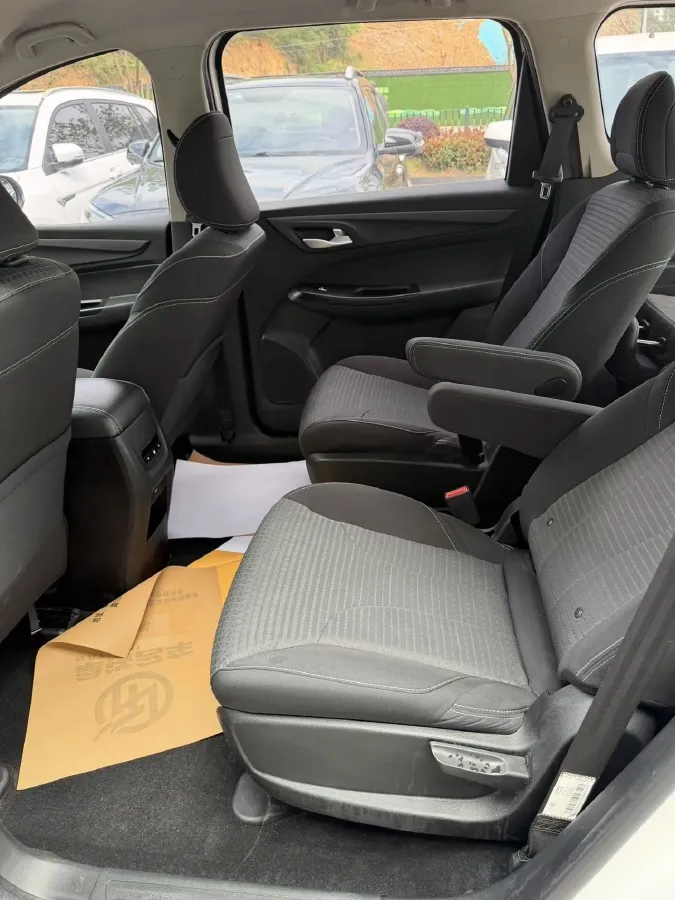 2019 BaoJun 730 1.5L 105HP L4 6MT,autocango,china used car exporter,china ev exporter,chinese used car exporter,chinese used ev exporter