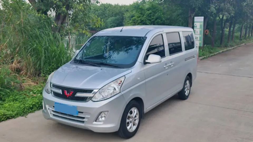 2019 WuLing RongGuang V 1.5L 99HP L4 6MT,autocango,china used car exporter,china ev exporter,chinese used car exporter,chinese used ev exporter