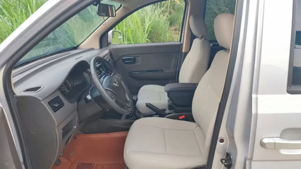 2019 WuLing RongGuang V 1.5L 99HP L4 6MT,autocango,china used car exporter,china ev exporter,chinese used car exporter,chinese used ev exporter