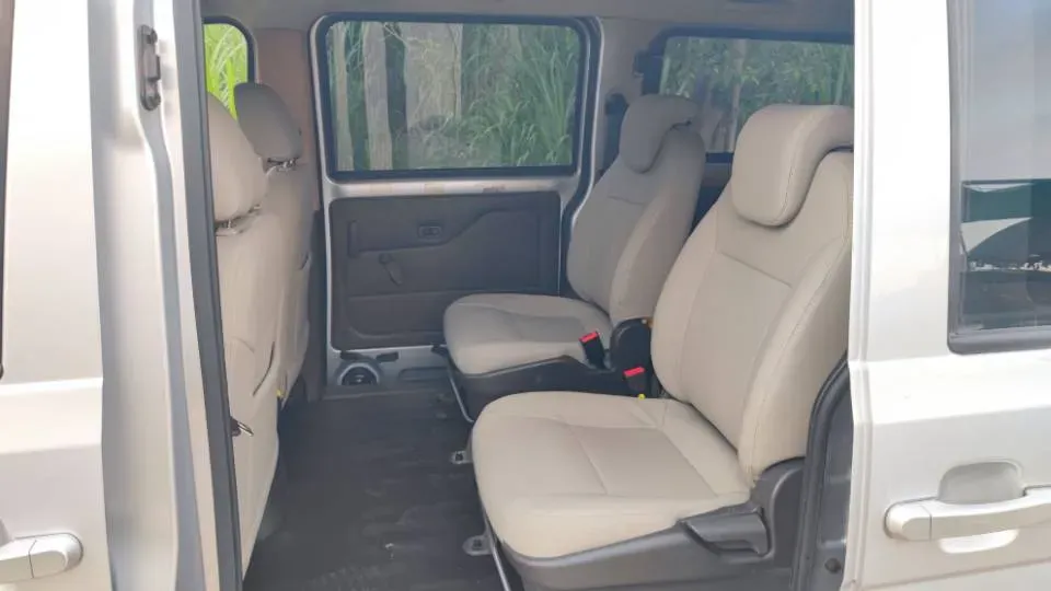 2019 WuLing RongGuang V 1.5L 99HP L4 6MT,autocango,china used car exporter,china ev exporter,chinese used car exporter,chinese used ev exporter