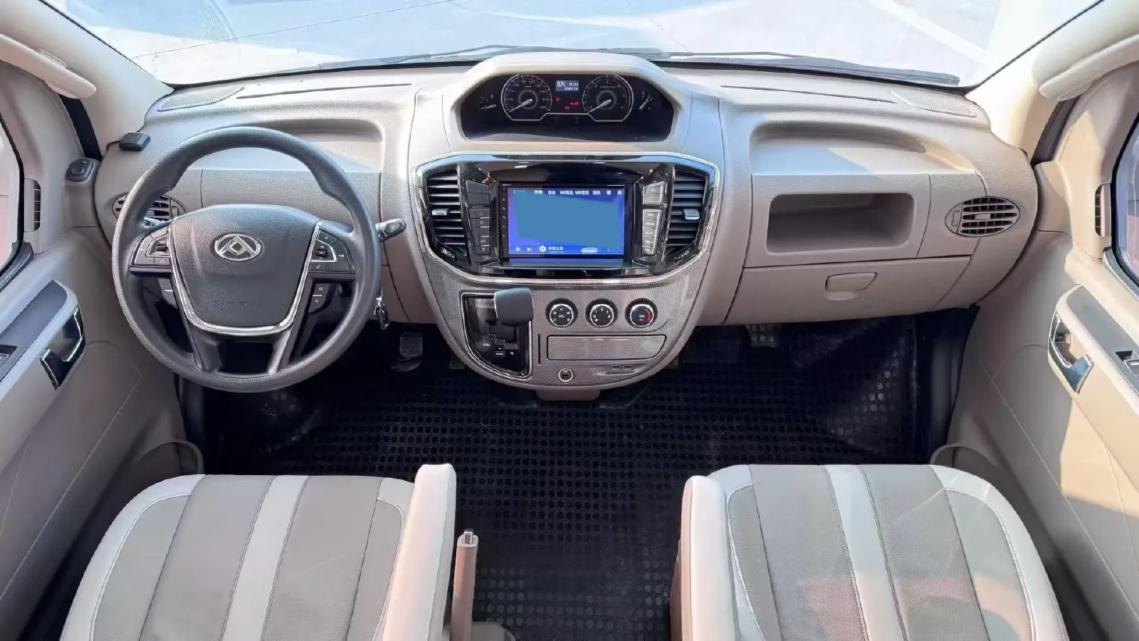 2021 MAXUS V80 RV 2.0T 139HP L4 6AMT,autocango,china used car exporter,china ev exporter,chinese used car exporter,chinese used ev exporter