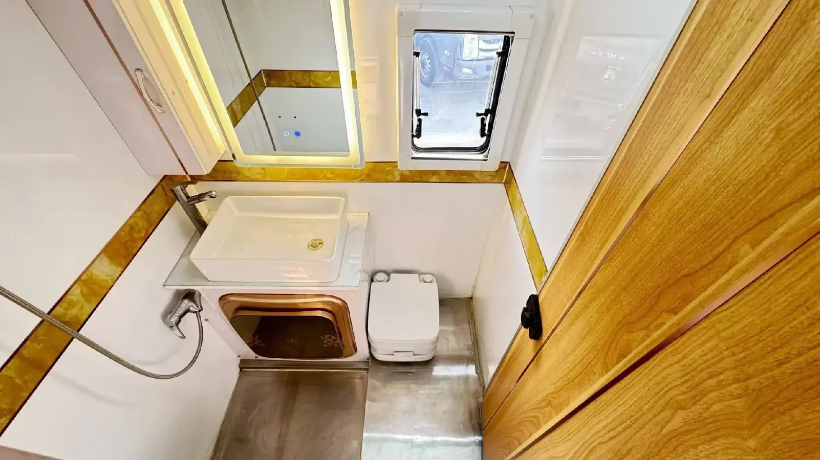 2021 MAXUS V80 RV 2.0T 139HP L4 6AMT,autocango,china used car exporter,china ev exporter,chinese used car exporter,chinese used ev exporter