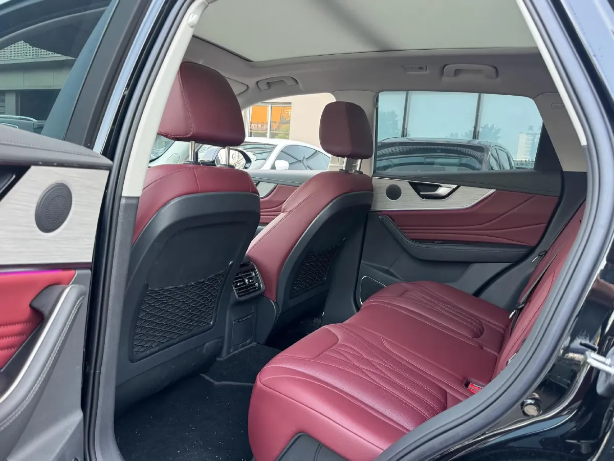 2025 HongQi HS5 2.0T 252HP L4 8AT,autocango,china used car exporter,china ev exporter,chinese used car exporter,chinese used ev exporter