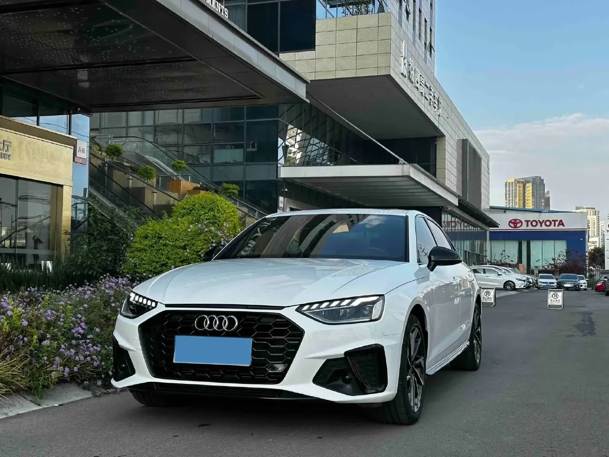 2023 Audi A4L 2.0T 190HP L4 7DCT,autocango,china used car exporter,china ev exporter,chinese used car exporter,chinese used ev exporter