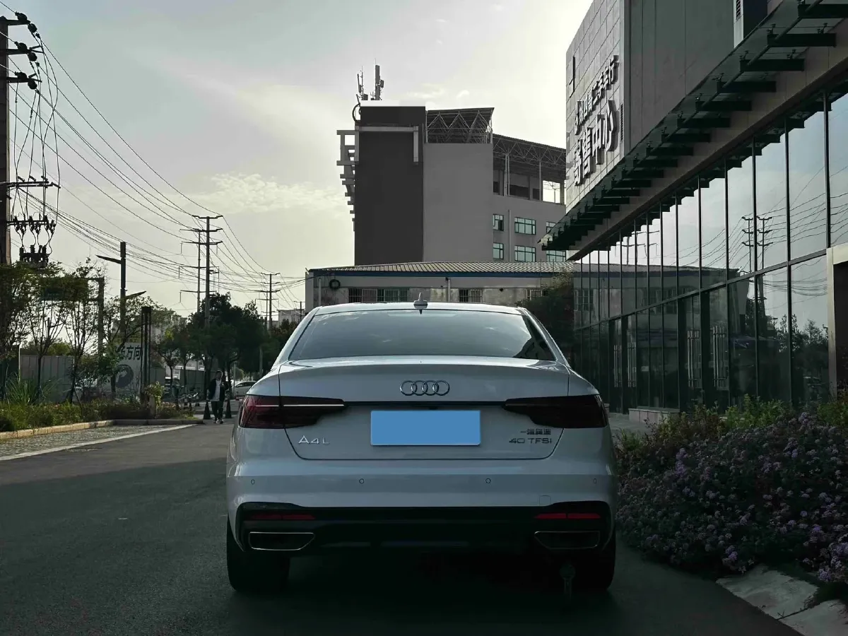 2023 Audi A4L 2.0T 190HP L4 7DCT,autocango,china used car exporter,china ev exporter,chinese used car exporter,chinese used ev exporter