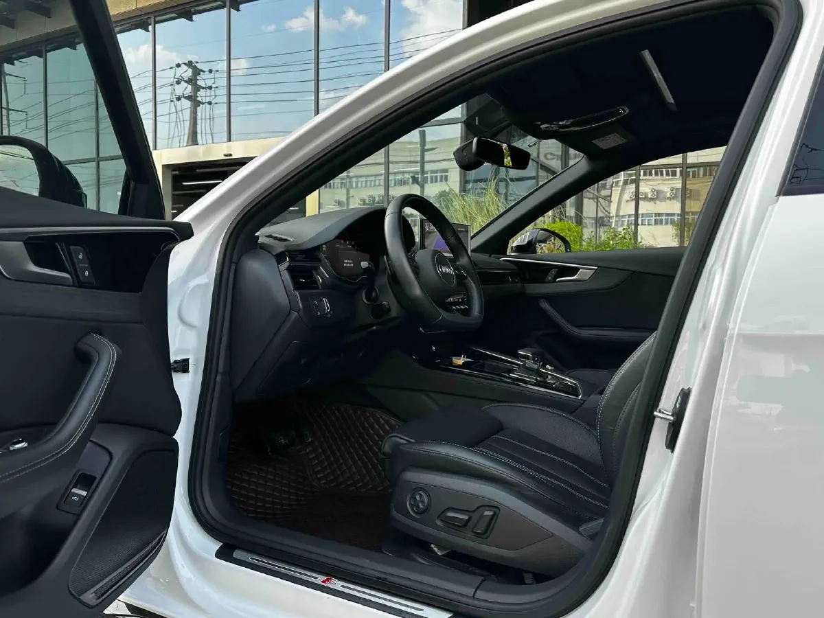 2023 Audi A4L 2.0T 190HP L4 7DCT,autocango,china used car exporter,china ev exporter,chinese used car exporter,chinese used ev exporter