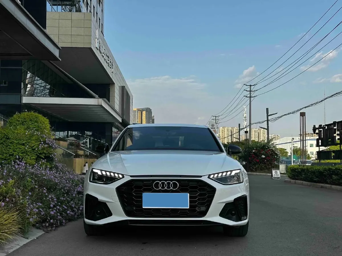 2023 Audi A4L 2.0T 190HP L4 7DCT,autocango,china used car exporter,china ev exporter,chinese used car exporter,chinese used ev exporter