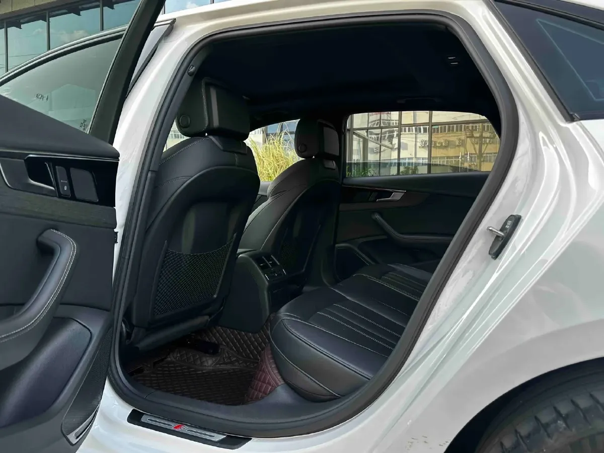 2023 Audi A4L 2.0T 190HP L4 7DCT,autocango,china used car exporter,china ev exporter,chinese used car exporter,chinese used ev exporter