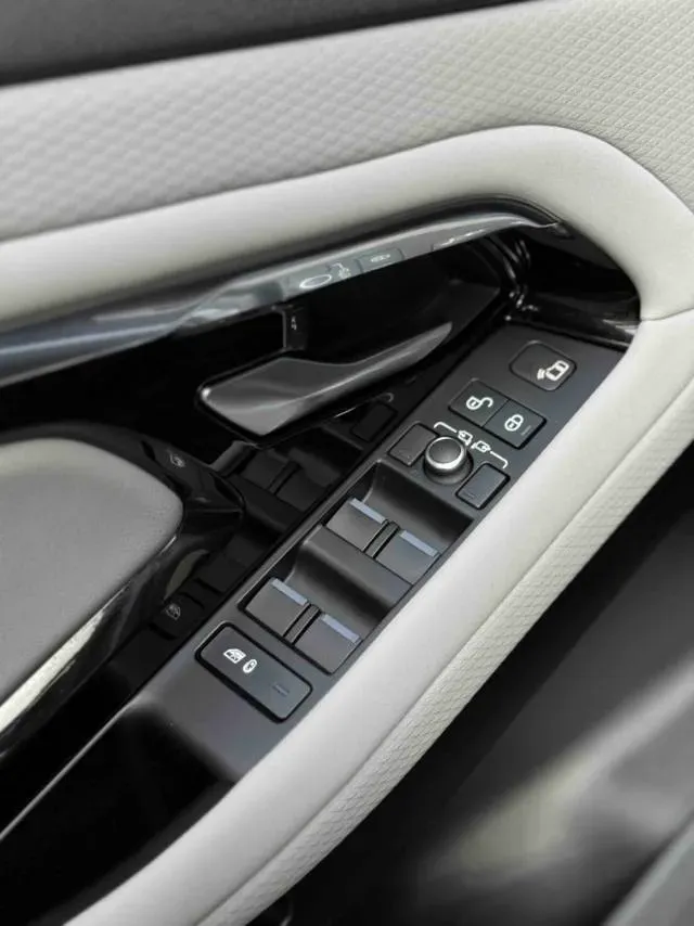 2020 Land Rover Range Rover Evoque 2.0T 249HP L4 9AT,autocango,china used car exporter,china ev exporter,chinese used car exporter,chinese used ev exporter