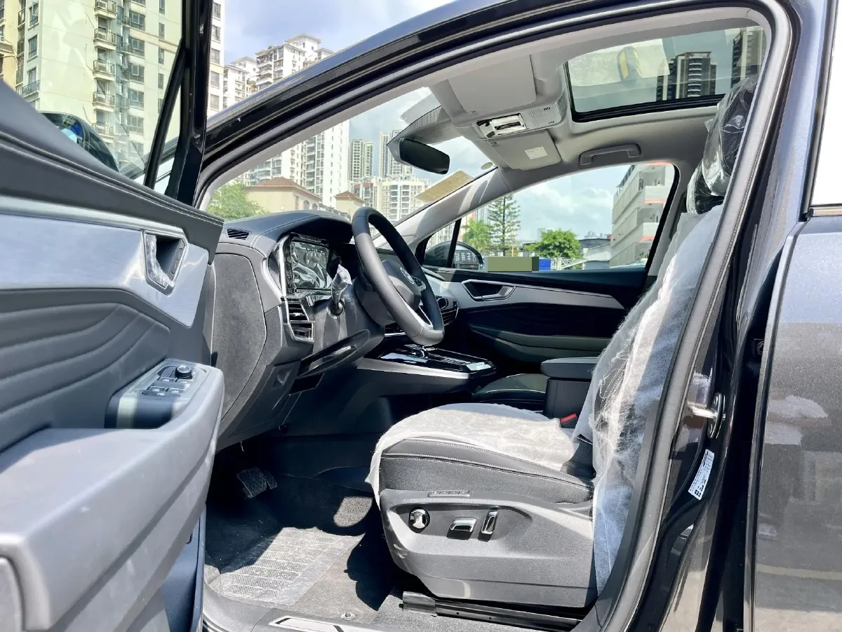 2024 Volkswagen Talagon 2.0T 220HP L4 7DCT,autocango,china used car exporter,china ev exporter,chinese used car exporter,chinese used ev exporter