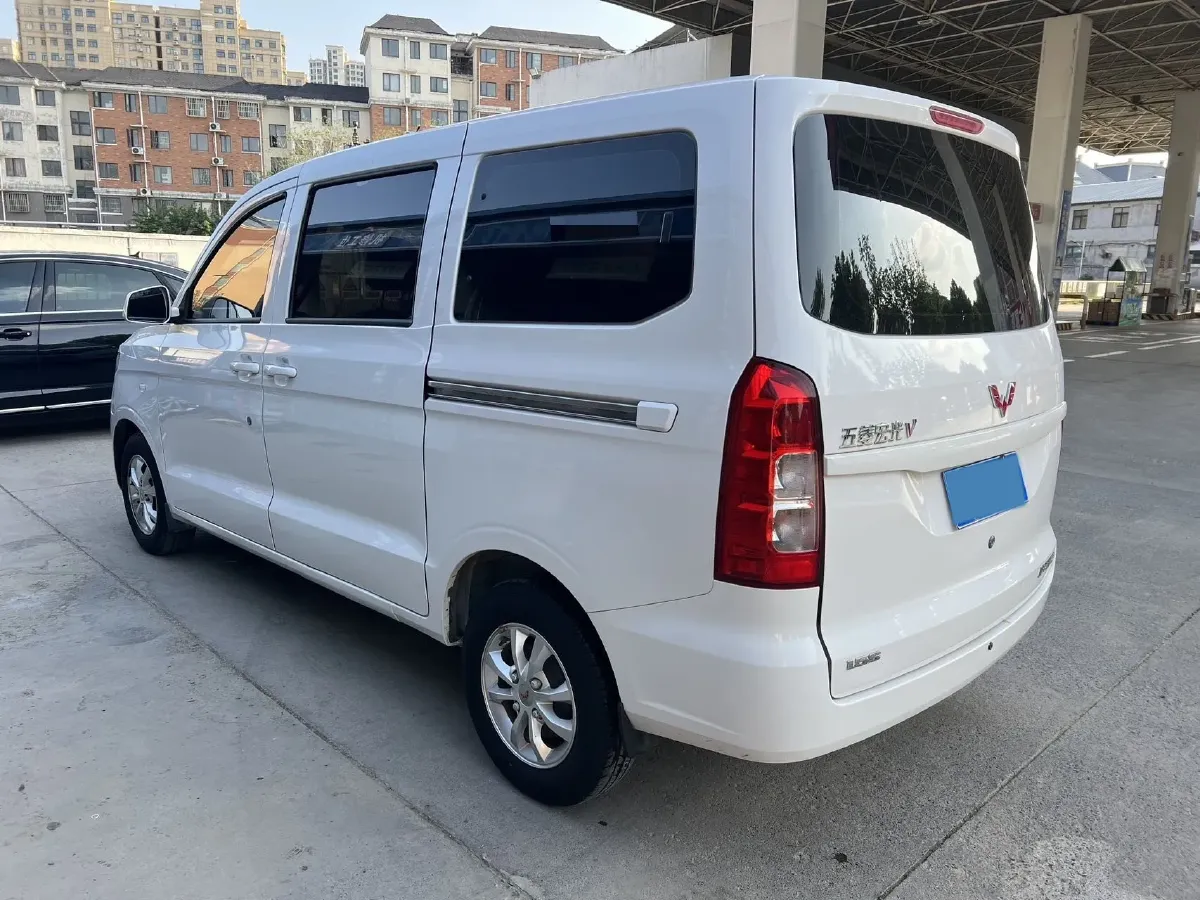 2021 WuLing HongGuang V 1.5L 99HP L4 6MT,autocango,china used car exporter,china ev exporter,chinese used car exporter,chinese used ev exporter