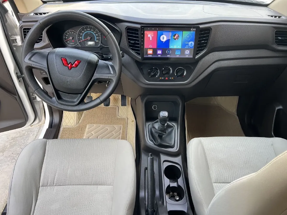 2021 WuLing HongGuang V 1.5L 99HP L4 6MT,autocango,china used car exporter,china ev exporter,chinese used car exporter,chinese used ev exporter