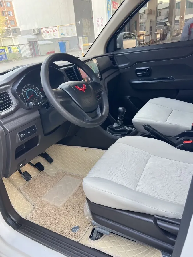 2021 WuLing HongGuang V 1.5L 99HP L4 6MT,autocango,china used car exporter,china ev exporter,chinese used car exporter,chinese used ev exporter