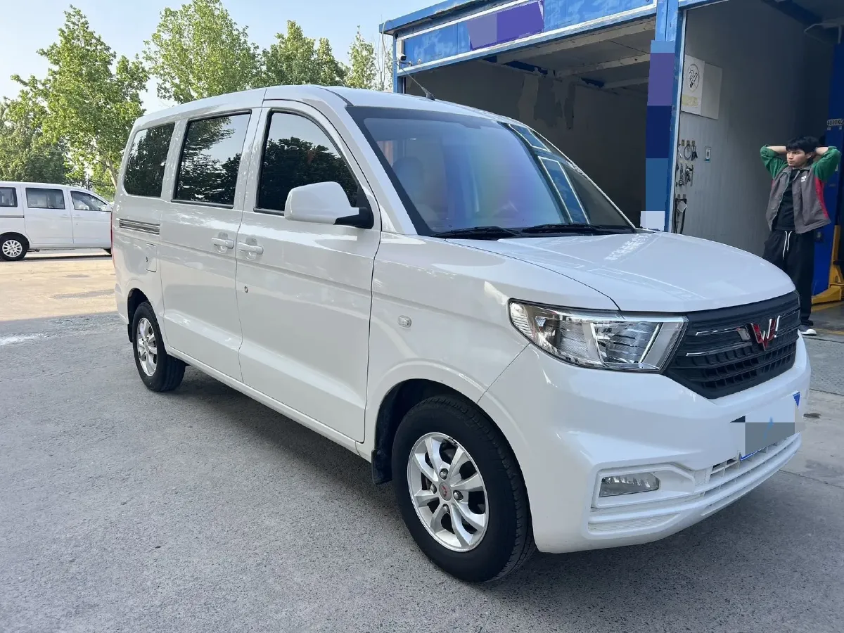 2021 WuLing HongGuang V 1.5L 99HP L4 6MT,autocango,china used car exporter,china ev exporter,chinese used car exporter,chinese used ev exporter