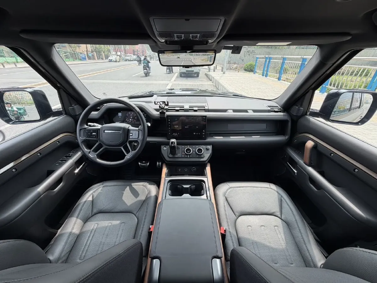 2023 Land Rover Defender 3.0T 400HP L6 8AT,autocango,china used car exporter,china ev exporter,chinese used car exporter,chinese used ev exporter