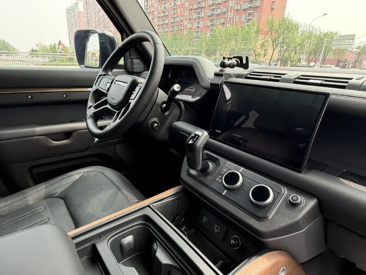2023 Land Rover Defender 3.0T 400HP L6 8AT,autocango,china used car exporter,china ev exporter,chinese used car exporter,chinese used ev exporter