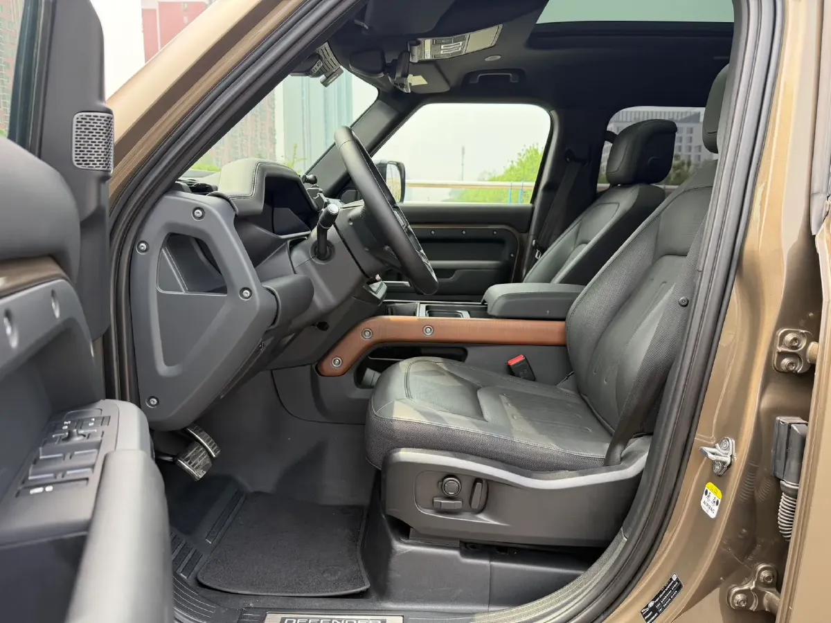 2023 Land Rover Defender 3.0T 400HP L6 8AT,autocango,china used car exporter,china ev exporter,chinese used car exporter,chinese used ev exporter